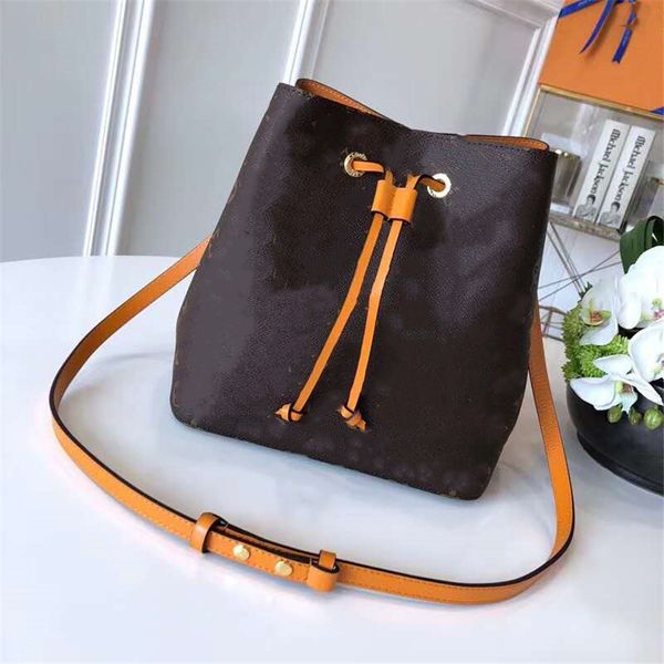 fashion famous crossbody lady genuine leather bag designer shoulder bags flower printing designer handbags lady leather bucket bags
fashion famous crossbody lady genuine leather bag designer shoulder bags flower printing designer handbags lady leather bucket bags