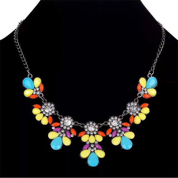 european and american fashion metal texture rhinestone flower accessories short temperament necklace, Silver
european and american fashion metal texture rhinestone flower accessories short temperament necklace, Silver
