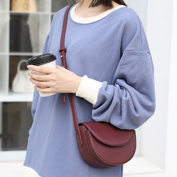 korean style all-match semicircle flip ins commuting shoulder simple postman saddle saddle bag solid color pu leather messenger bag
korean style all-match semicircle flip ins commuting shoulder simple postman saddle saddle bag solid color pu leather messenger bag