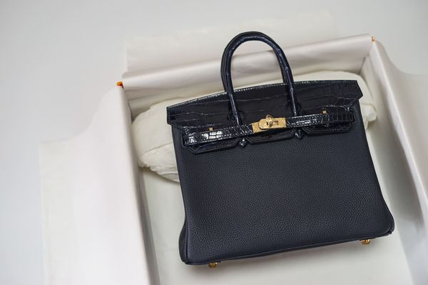 factory wholesale real crocodile+togo design briikin handbag 30cm,2colors,fully handmade wax threadgold and silver hardware,fast delivery
factory wholesale real crocodile+togo design briikin handbag 30cm,2colors,fully handmade wax threadgold and silver hardware,fast delivery