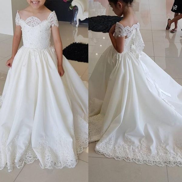 

Off Shoulder White Lace Flower Girls Dresses Sweep Train Princess Applique Little Kids First Communion Dress Cheap Pageant Gown