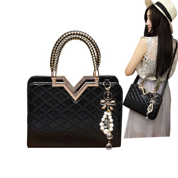 2020 fashion phone pocket shoulder handbags women pearl pendant handbags leather women party work purse shoulder crossbody bags
2020 fashion phone pocket shoulder handbags women pearl pendant handbags leather women party work purse shoulder crossbody bags