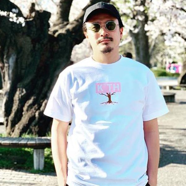 20fw kt treats tokyo the hanami box tee classic letter printed solid color t-shirt summer short sleeves men women street tee dh190, White;black
20fw kt treats tokyo the hanami box tee classic letter printed solid color t-shirt summer short sleeves men women street tee dh190, White;black