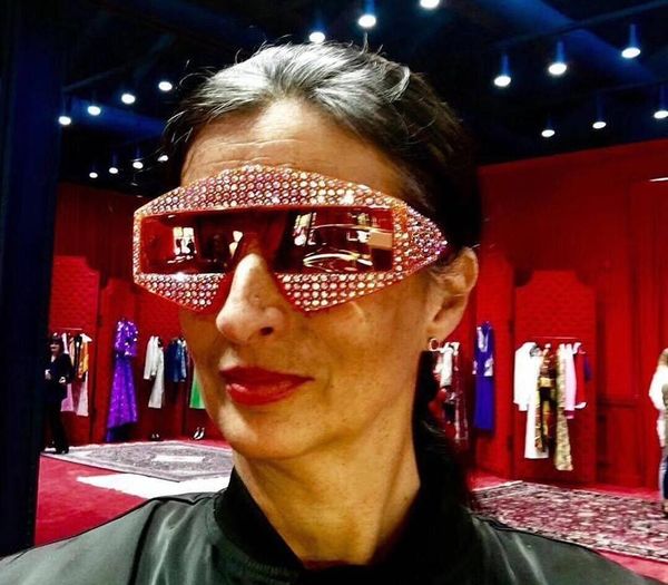 2020 limited edition sunglasses sparkling diamond designer frame bling bling uv protection fashion summer sunglasses for16, White;black
2020 limited edition sunglasses sparkling diamond designer frame bling bling uv protection fashion summer sunglasses for16, White;black