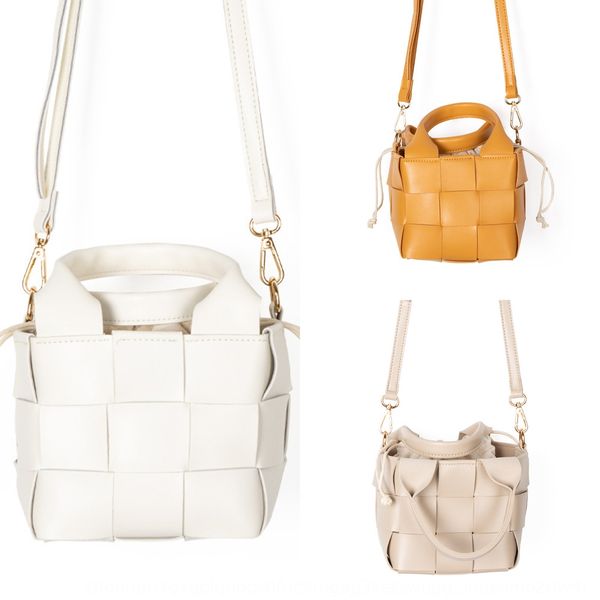 2020 new korean-style woven pu women's small square fashion personalized shoulder crossbody small square bag portable women's bag
2020 new korean-style woven pu women's small square fashion personalized shoulder crossbody small square bag portable women's bag