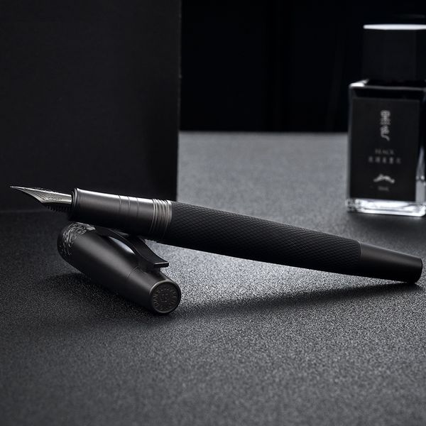 1pcs hongdian 6013 black metal fountain pen titanium black f/ef nib craft pattern full steel metal ink pen business gift
1pcs hongdian 6013 black metal fountain pen titanium black f/ef nib craft pattern full steel metal ink pen business gift