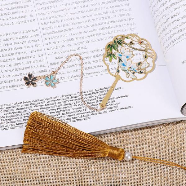 bookmark 1pc retro brass metal pendant tassel hollow book clip pagination mark chinese style stationery school office supplies
bookmark 1pc retro brass metal pendant tassel hollow book clip pagination mark chinese style stationery school office supplies