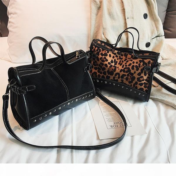 leopard print new fashionable boston bags with one shoulder and sloping bag 
leopard print new fashionable boston bags with one shoulder and sloping bag
