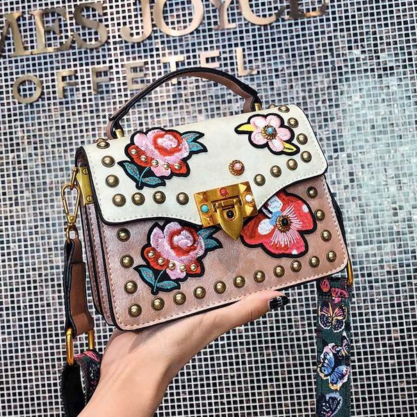 drop shipping luxury fashion rivet pu leather messenger bag flower embroidery girls handbag ladies tote for women party purse
drop shipping luxury fashion rivet pu leather messenger bag flower embroidery girls handbag ladies tote for women party purse