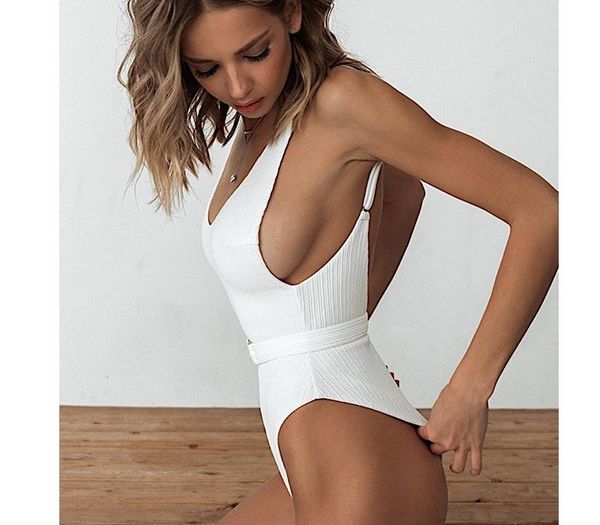 2020 solid one piece women belt bodysuit swimwear monokini backless bathing suit summer beach wear swimsuit female mx200613, White;black
2020 solid one piece women belt bodysuit swimwear monokini backless bathing suit summer beach wear swimsuit female mx200613, White;black