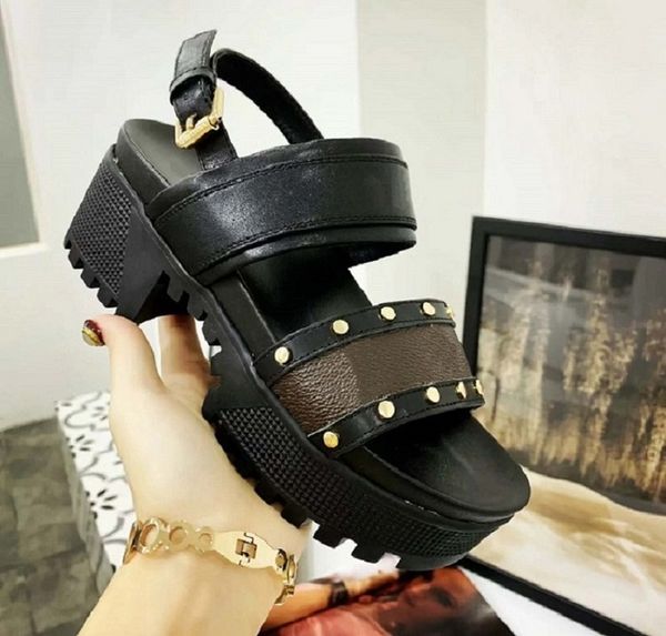 classics designer woman slippers fashion beach thick bottom slippers luxury alphabet lady sandals leather high heel slippers shoe008 l02, Black
classics designer woman slippers fashion beach thick bottom slippers luxury alphabet lady sandals leather high heel slippers shoe008 l02, Black