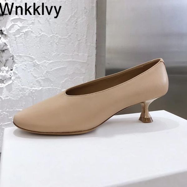 elegant round toe grandma shoes kitten heels woman genuine leather design shallow mouth pumps zapatos mujer 2020 autumn runway, Black
elegant round toe grandma shoes kitten heels woman genuine leather design shallow mouth pumps zapatos mujer 2020 autumn runway, Black