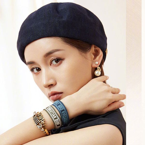 dijia woven bracelet popular women's tassel bracelet wrist strap d famille snap jewelry wholesale, Golden;silver
dijia woven bracelet popular women's tassel bracelet wrist strap d famille snap jewelry wholesale, Golden;silver