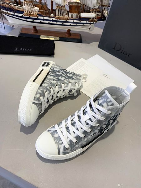 2020 new men's and women's casual sports shoes, fashionable letter high-shoes. comfortable and breathableas, Red;white
2020 new men's and women's casual sports shoes, fashionable letter high-shoes. comfortable and breathableas, Red;white