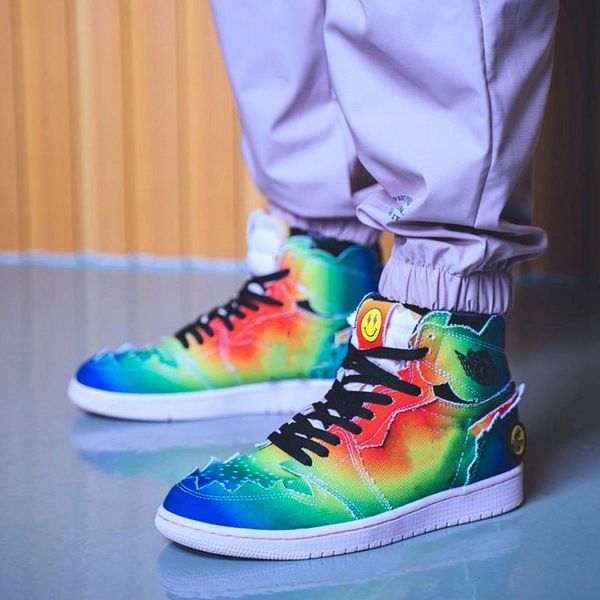 j balvin x 1 high og basketball shoes multi-color rainbow tie dye jumpman 1s men women chausures sports trainers sneakers, Black
j balvin x 1 high og basketball shoes multi-color rainbow tie dye jumpman 1s men women chausures sports trainers sneakers, Black