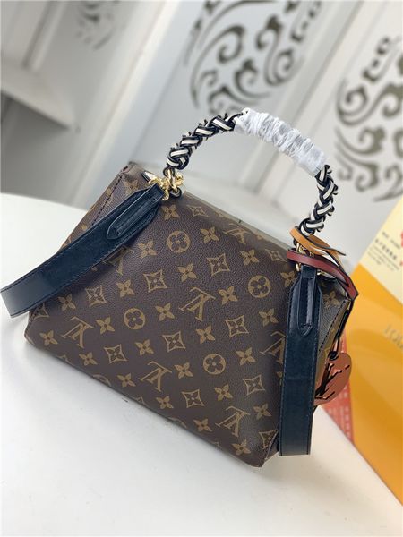 leather classic fashion handbag card bag zero wallet men's and women's backpacks single shoulder bag m44669
leather classic fashion handbag card bag zero wallet men's and women's backpacks single shoulder bag m44669