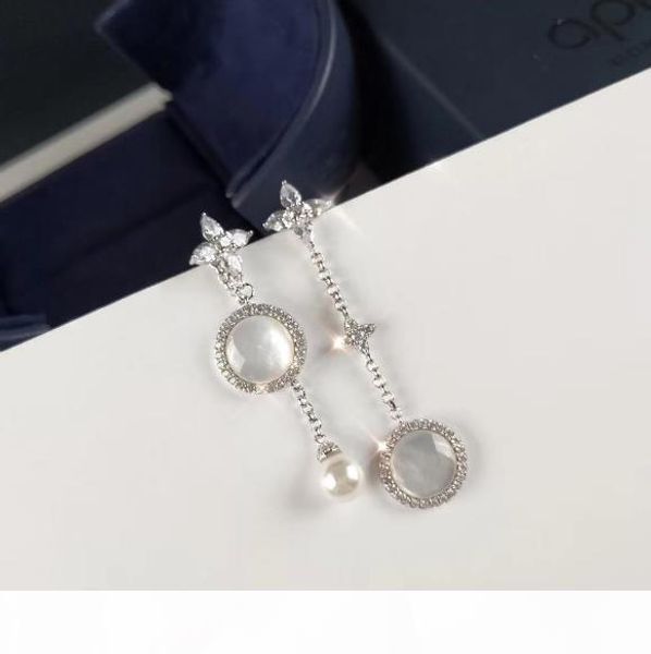 famous designer brand earrings 925 silver gold-plated pearl embellished face shape long earrings women banquet party luxury jewelry, Golden;silver
famous designer brand earrings 925 silver gold-plated pearl embellished face shape long earrings women banquet party luxury jewelry, Golden;silver