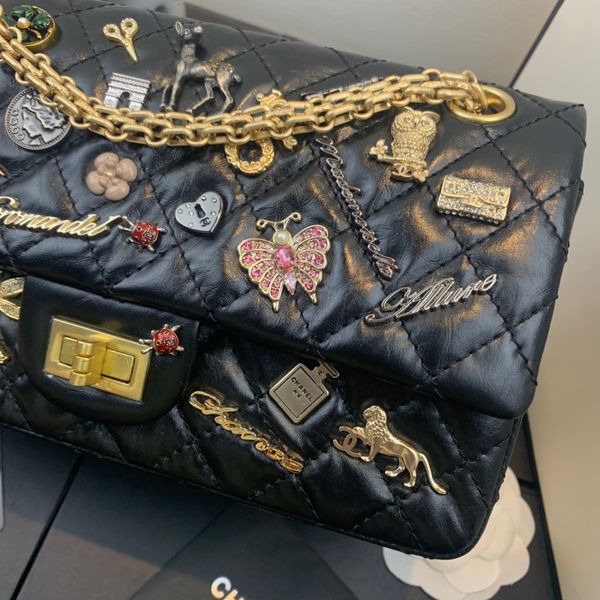 ladies classic fashion 7a high-end quality perfume bottle badge bag butterfly decoration lambskin shoulder messenger bag 054
ladies classic fashion 7a high-end quality perfume bottle badge bag butterfly decoration lambskin shoulder messenger bag 054