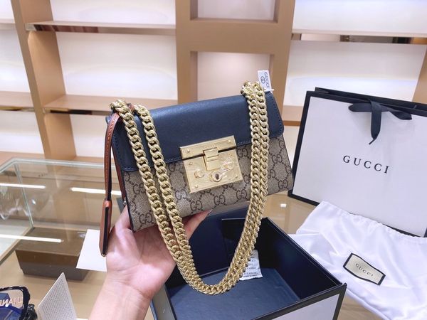 bee pearl handbag shoulder bag handbag wallet backpack main card holder duffle bag women handbags handbag horsebit card holder 2020 new, Silver
bee pearl handbag shoulder bag handbag wallet backpack main card holder duffle bag women handbags handbag horsebit card holder 2020 new, Silver