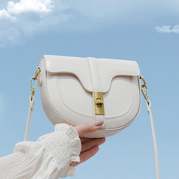 solid color saddle bag 2020 fashion new pu leather women's designer handbag lock flip shoulder messenger bag
solid color saddle bag 2020 fashion new pu leather women's designer handbag lock flip shoulder messenger bag
