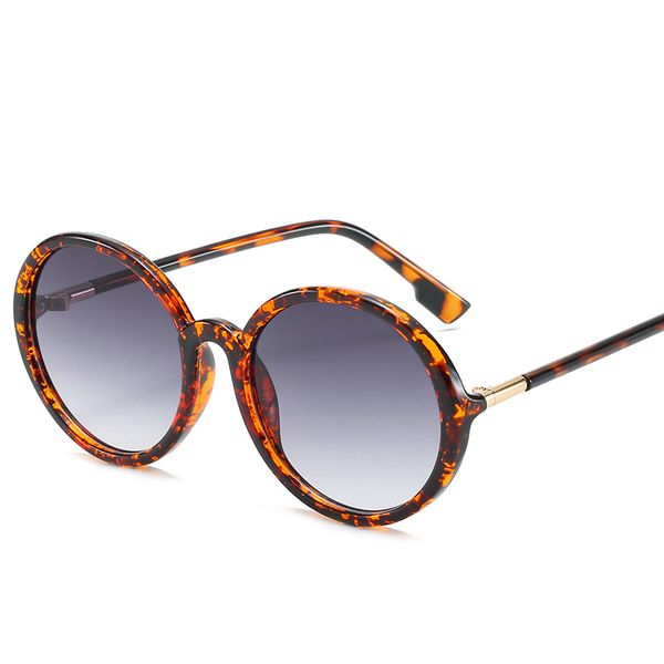 nq2086 women vintage fashion sunglasses women luxury design fashion glasses classics men sun glasses lentes de sol hombre/mujer, White;black 
nq2086 women vintage fashion sunglasses women luxury design fashion glasses classics men sun glasses lentes de sol hombre/mujer, White;black