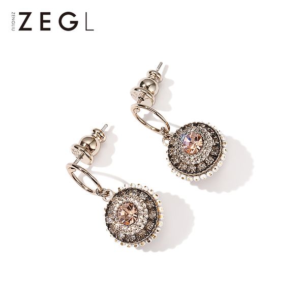 Baroque female temperament French high-end earrings 2020 new trendy earrings retro earrings
Baroque female temperament French high-end earrings 2020 new trendy earrings retro earrings