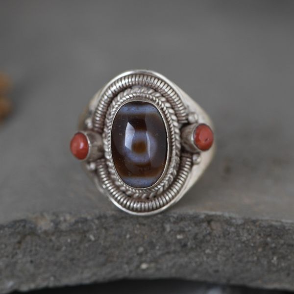 vintage 925 silver лаки глаза кольцо этническое красный агатовые тайские серебряные кольца ювелирные изделия для женщин и мужчин
vintage 925 silver лаки глаза кольцо этническое красный агатовые тайские серебряные кольца ювелирные изделия для женщин и мужчин