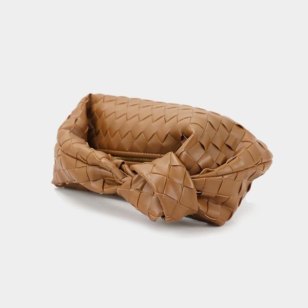 genuine leather low-profile luxurious but with connotation handbag versatile baskets new knitting handbags ox horn bag wholesale
genuine leather low-profile luxurious but with connotation handbag versatile baskets new knitting handbags ox horn bag wholesale