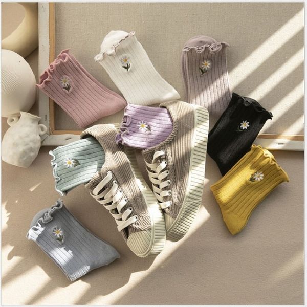 japanese women's tube socks fungus-side flower embroidery socks vertical stripes pile socks, Black;white
japanese women's tube socks fungus-side flower embroidery socks vertical stripes pile socks, Black;white