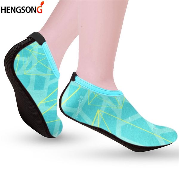 2020 hengsong summer swimming water shoes women beach shoes flat soft lover breathable outdoor sandalias mujer
2020 hengsong summer swimming water shoes women beach shoes flat soft lover breathable outdoor sandalias mujer