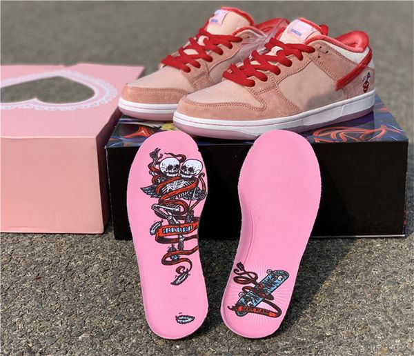2020 released authentic dunk sb low strangelove skateboards valentine's day pink red white ct2552-800 men running shoes sport sneakers
2020 released authentic dunk sb low strangelove skateboards valentine's day pink red white ct2552-800 men running shoes sport sneakers