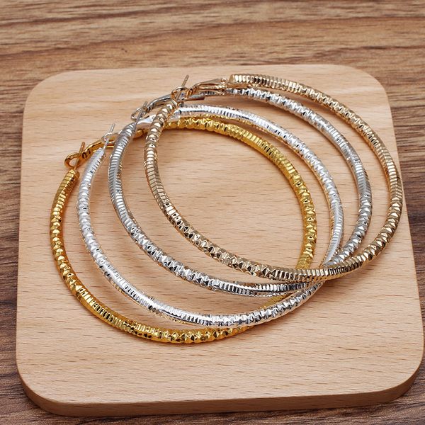 2020 trendy punk преувеличивает большой smooth круг хооп серьга brincos простых партии круглого loop серьга для женщин ювелирных изделий, Golden;silver
2020 trendy punk преувеличивает большой smooth круг хооп серьга brincos простых партии круглого loop серьга для женщин ювелирных изделий, Golden;silver