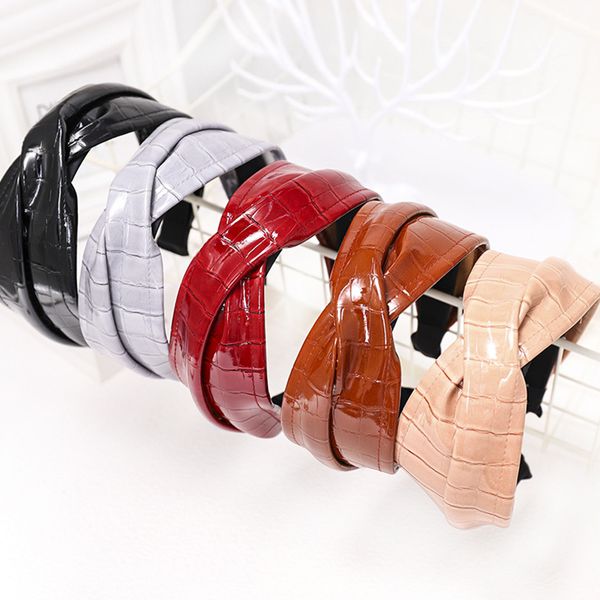 korean cross leather headband mori female is a european and american crocodile pattern pu leather headband headwear, Golden;silver 
korean cross leather headband mori female is a european and american crocodile pattern pu leather headband headwear, Golden;silver