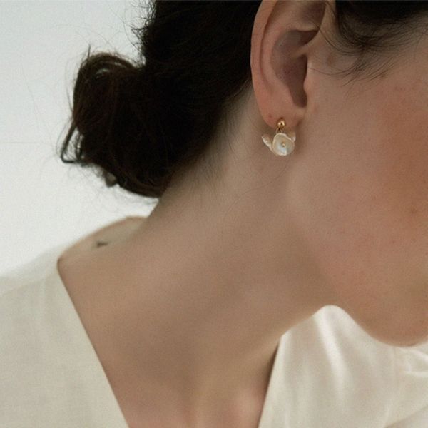 korean earrings female retro natural freshwater pearl pendant stud earringswedding dating hypoallergenic for women jewelery, Golden;silver
korean earrings female retro natural freshwater pearl pendant stud earringswedding dating hypoallergenic for women jewelery, Golden;silver