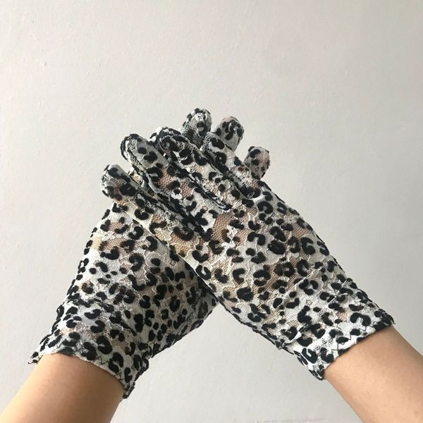 five fingers gloves 2021 lace women' mittens women ladies luva feminina guantes touch very and stylish leopard, Blue;gray
five fingers gloves 2021 lace women' mittens women ladies luva feminina guantes touch very and stylish leopard, Blue;gray