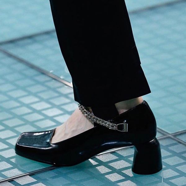 new buckle mary jane shoes women retro patent leather pumps women chain decoration high heels party zapatos de mujer 2020, Black
new buckle mary jane shoes women retro patent leather pumps women chain decoration high heels party zapatos de mujer 2020, Black