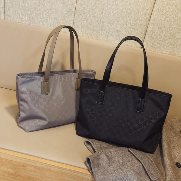 2020 women shopping bag lady handbags nylon one shoulder bags large capacity travel bag
2020 women shopping bag lady handbags nylon one shoulder bags large capacity travel bag