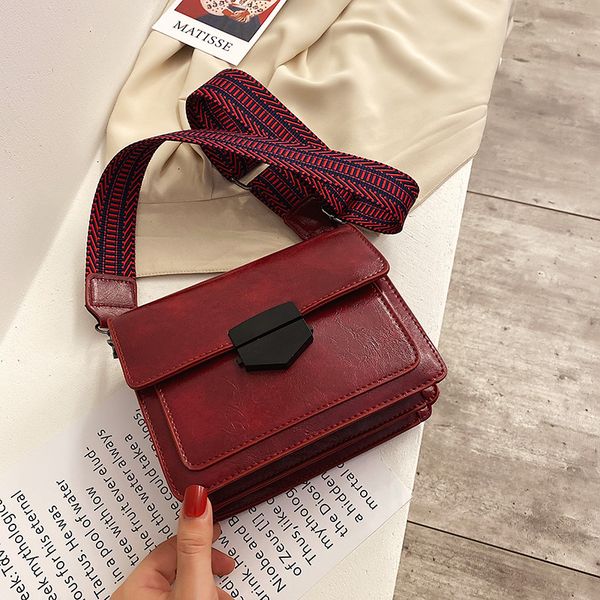 2020 new one shoulder diagonal korean version of the small square bags retro fashion female bag solid color diagonal handbag
2020 new one shoulder diagonal korean version of the small square bags retro fashion female bag solid color diagonal handbag