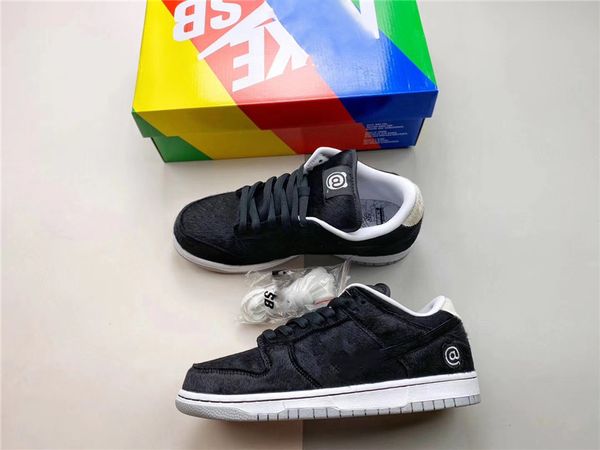 2020 new authentic medicom toy sb dunk be@rbrick low white black men women running shoes sports sneakers with box cz5127-001 size 36-46
2020 new authentic medicom toy sb dunk be@rbrick low white black men women running shoes sports sneakers with box cz5127-001 size 36-46