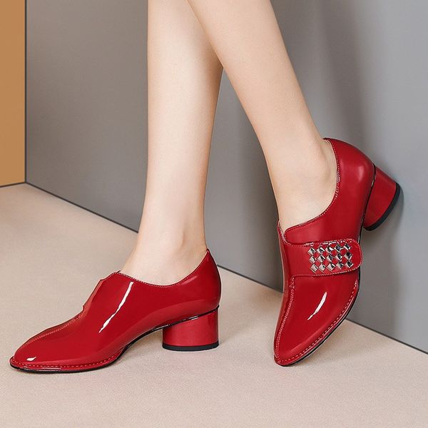 2020 autumn new thick heel round head leather large size comfortable women's shoes bright leather patent, Black
2020 autumn new thick heel round head leather large size comfortable women's shoes bright leather patent, Black