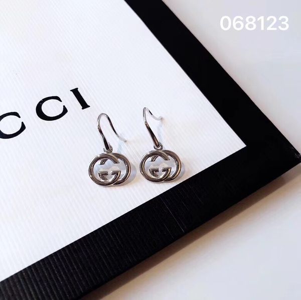 2019 new fashion retro creative letter earrings s925 sterling silver plating 18k earrings, Golden;silver
2019 new fashion retro creative letter earrings s925 sterling silver plating 18k earrings, Golden;silver