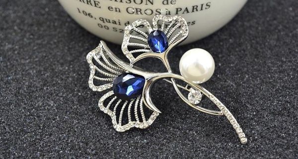 2020 accessories fashion blue crystal rhinestone sapphire brooch pearl ginkgo leaf biloba paragraph coat pin01, Gray
2020 accessories fashion blue crystal rhinestone sapphire brooch pearl ginkgo leaf biloba paragraph coat pin01, Gray