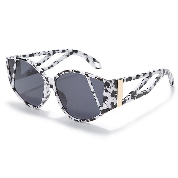 2020gorgeous avant-garde new cat's eye sunglasses,pattern large frame sunglasses snake patterned frame sunglasses recommended ing, White;black 
2020gorgeous avant-garde new cat's eye sunglasses,pattern large frame sunglasses snake patterned frame sunglasses recommended ing, White;black
