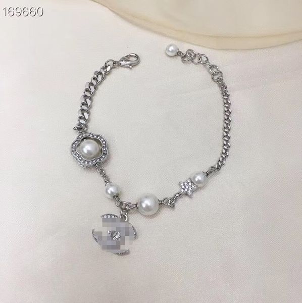 women silver letter bracelet 2020 new exquisite design with box sell fashion beautiful luxury 070430, Golden;silver
women silver letter bracelet 2020 new exquisite design with box sell fashion beautiful luxury 070430, Golden;silver