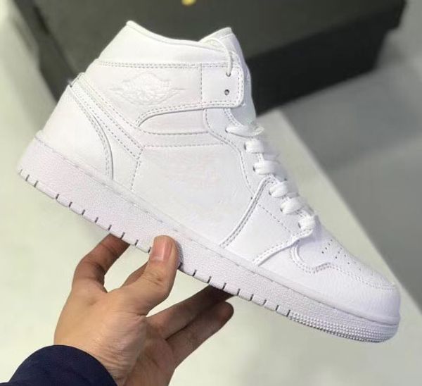 2020 latest 36-45 aj1s designer shoes platform shoes women men shoes sports chaussures de designer genuine leather sneakers, Black
2020 latest 36-45 aj1s designer shoes platform shoes women men shoes sports chaussures de designer genuine leather sneakers, Black