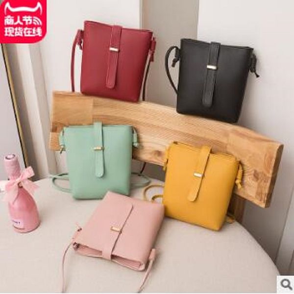 one shoulder bucket bag casual female bag 2020 small fresh female student small mobile phone coin purse
one shoulder bucket bag casual female bag 2020 small fresh female student small mobile phone coin purse
