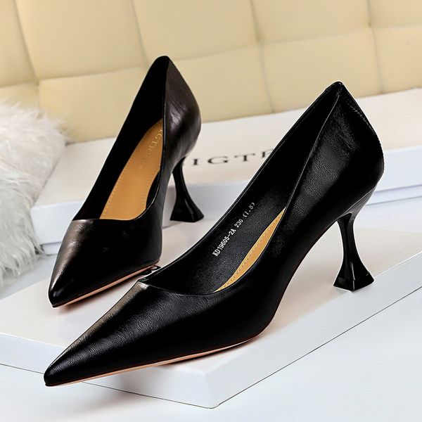 bigtree ladies shoes beige split leather 7cm high heel pumps women shoes sapato feminino footwear size 34-40multifunction, Black 
bigtree ladies shoes beige split leather 7cm high heel pumps women shoes sapato feminino footwear size 34-40multifunction, Black