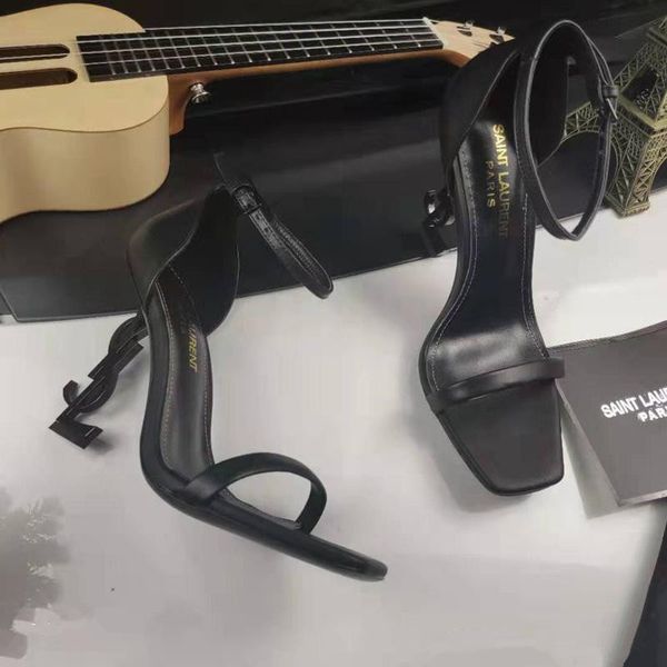 2020 new fashion ladies high heels exquisite and comfortable strap women letters high heel short boots leather material size 35-41, Black
2020 new fashion ladies high heels exquisite and comfortable strap women letters high heel short boots leather material size 35-41, Black