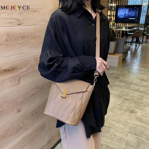 classic women lattice pu leather handbags shoulder messenger bag women leather retro small crossbody bag for vacation and travel
classic women lattice pu leather handbags shoulder messenger bag women leather retro small crossbody bag for vacation and travel