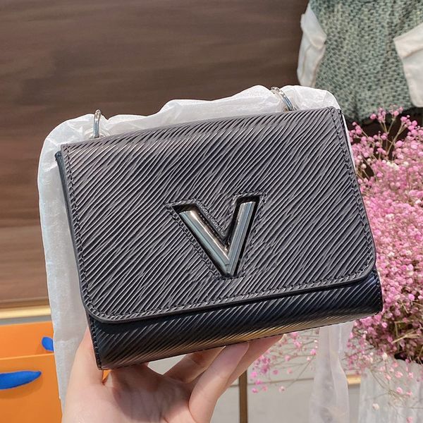 genuine leather bag shoulder bags lady messenger purse fashion water ripple lock catch silver metal trim plain hasp women wallets
genuine leather bag shoulder bags lady messenger purse fashion water ripple lock catch silver metal trim plain hasp women wallets